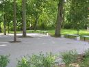 Poilsio aikštelė prie centrinio įėjimo į Botanikos parką